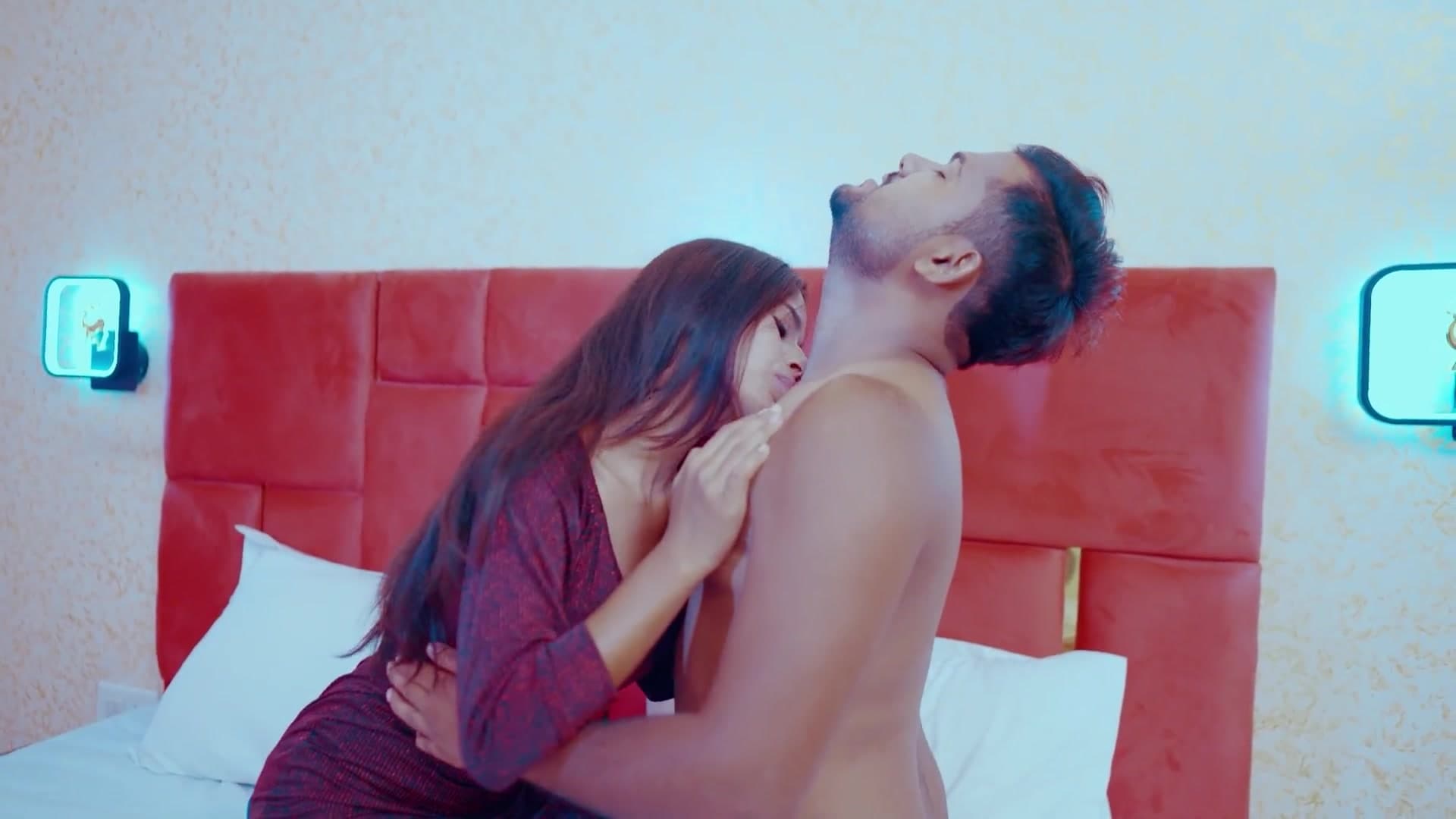 Indian Hot Young Lady Lost Her Sex Virginity in Her First Suhagrat Night screenshot 2