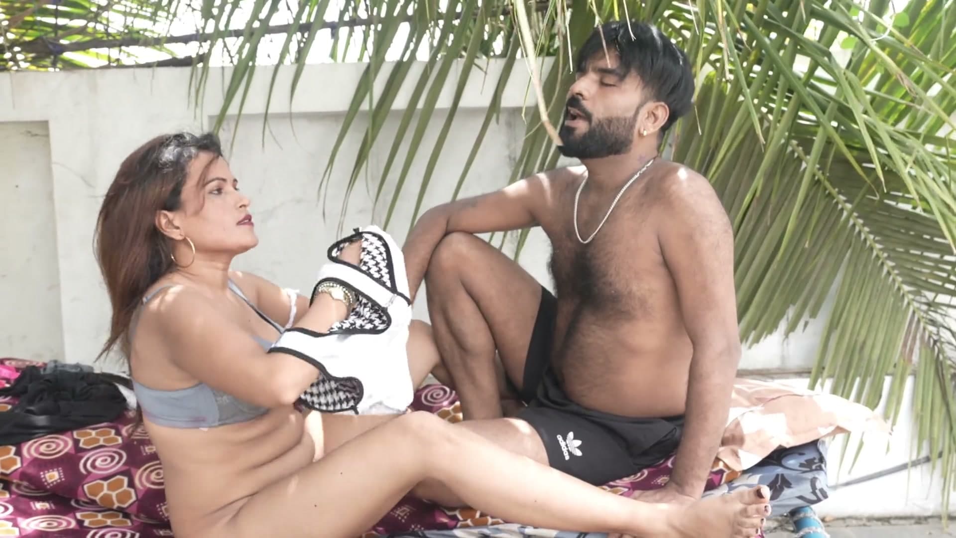 Indian Tailor Visits Home to Fit Blouse and Fucks Her Hard screenshot 4