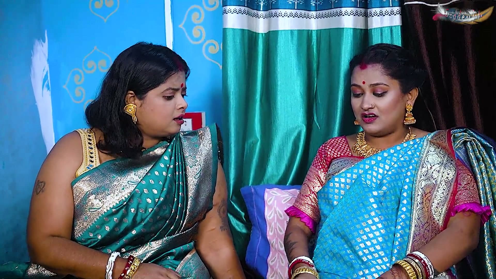 Two Mallu Bhabhi Hardcore Threesome Fucking with Home Servant While Alone at Home Hindi Audio screenshot 2