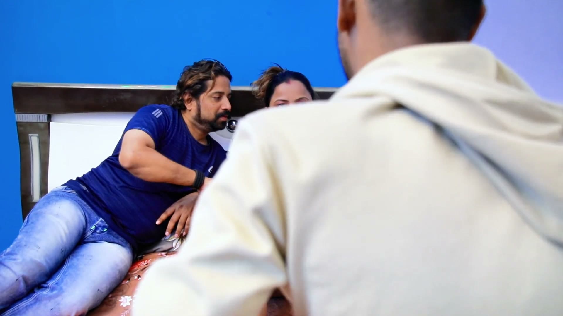 Two Guys Got Hard After Spotting Sexy Girls and Jumped Into a Dirty Sex Game screenshot 2