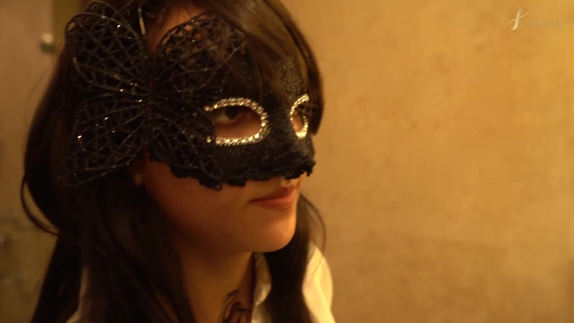 A Gorgeous Horny Babe Gets Pounded Hard in Her Bedroom screenshot 2