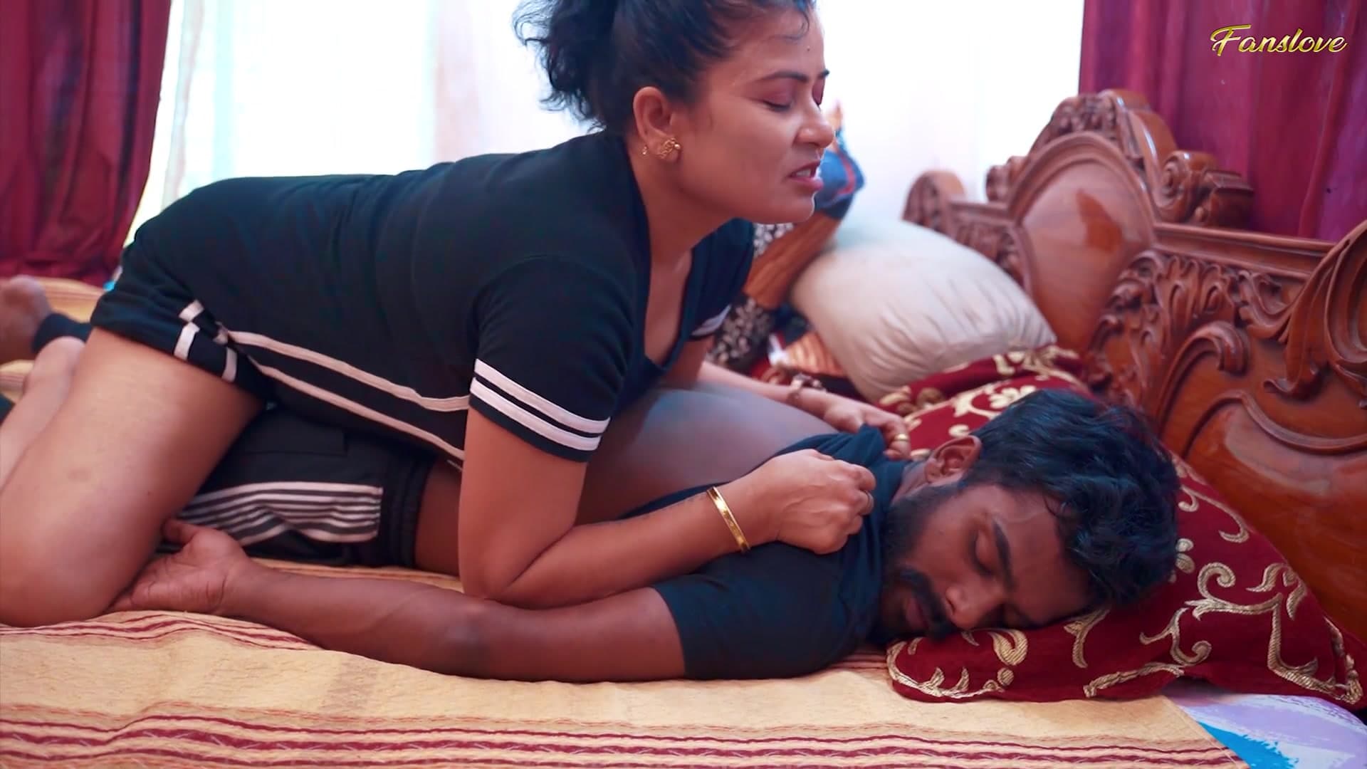 Big Boobs Lady Gets Seduced During Home Massage Service screenshot 1