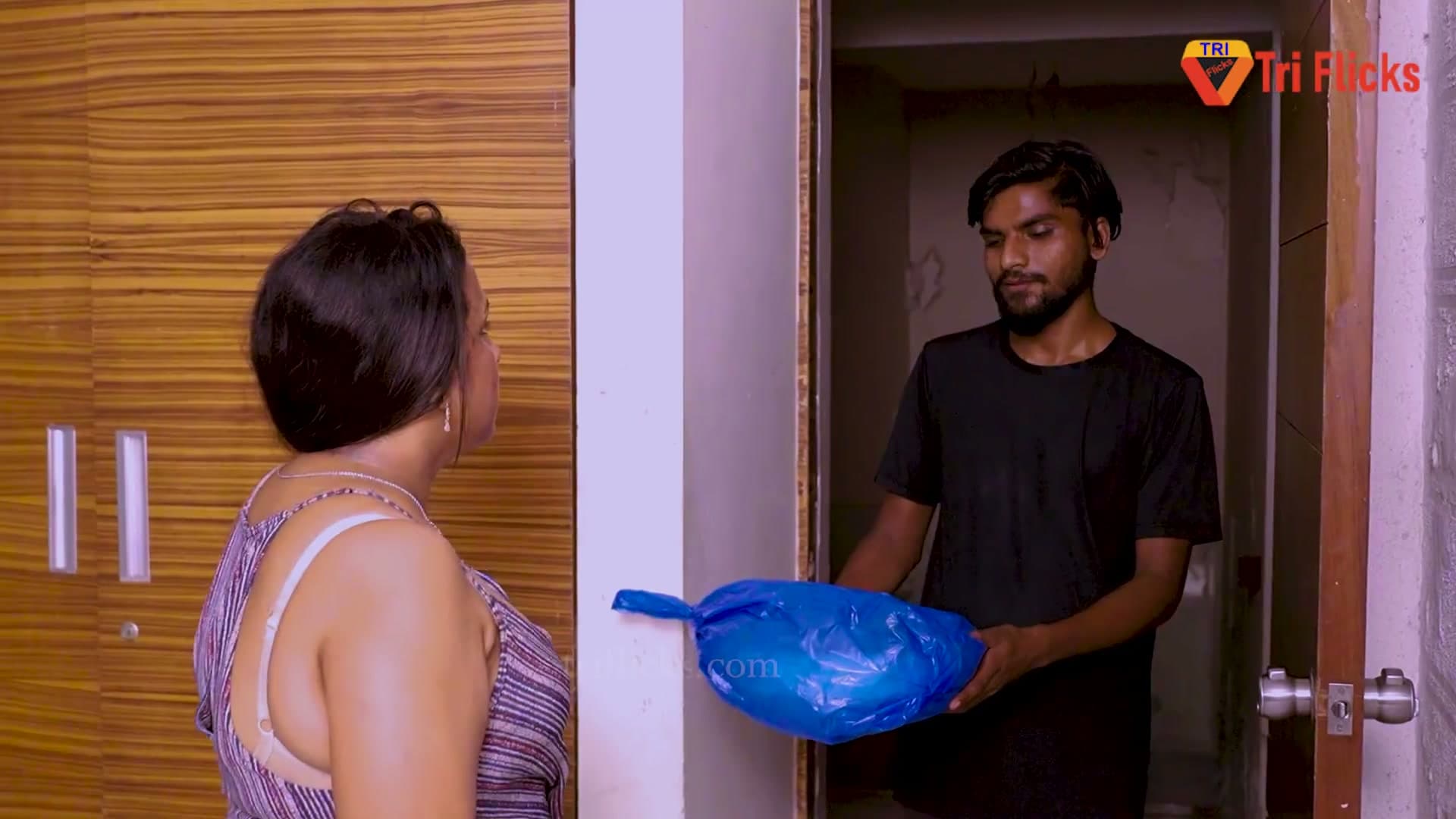 Indian Stepmom Fucks Her Stepson in Hindi Audio XXX screenshot 2