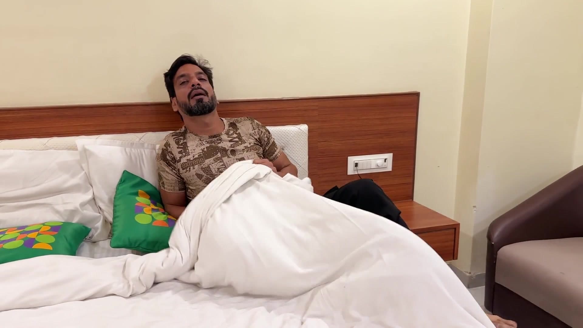 Hot Indian couple feels horny while having their meal screenshot 3