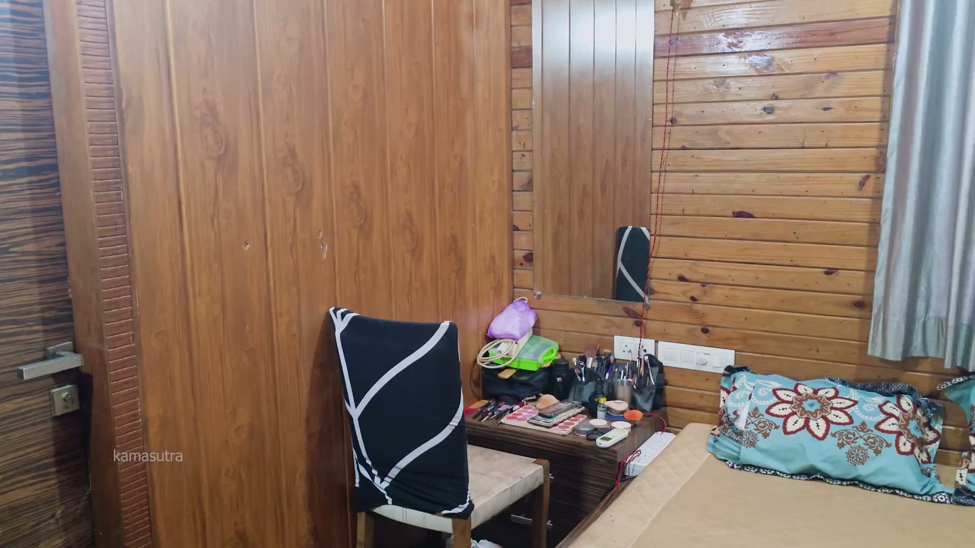 Indian Sexy Bhabhi Betrayed Her Husband and Got Fucked Rough by Her Devar (Hindi Audio) screenshot 5