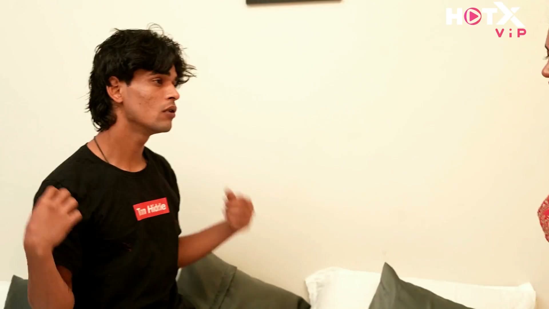 House Malkin Gets Her Ass and Pussy Fucked by the Servant in Hindi Audio screenshot 2