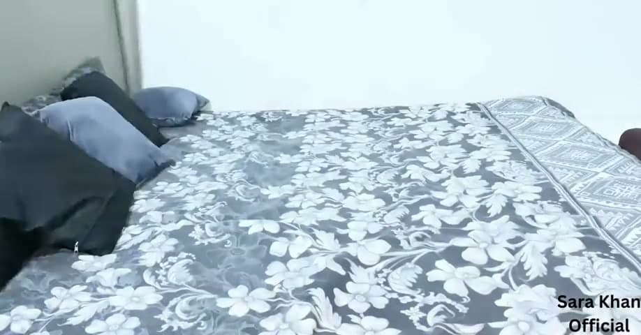 Hooked Up with a Hot Guy from Tinder and Fucked All Night screenshot 2