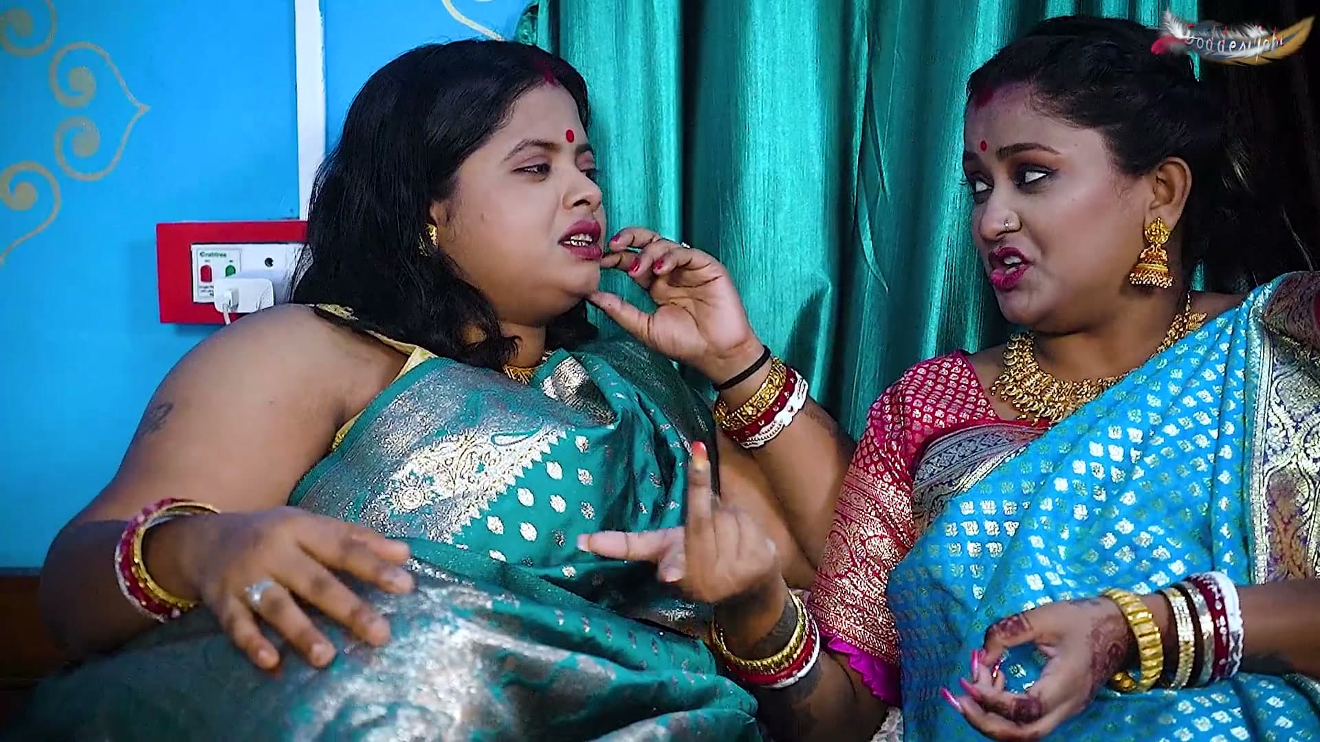 Two Mallu Bhabhi Hardcore Threesome Fucking with Home Servant While Alone at Home Hindi Audio screenshot 4