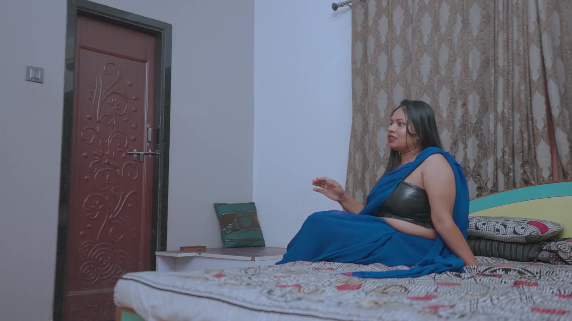 Indian Hot Beautiful Desi Girl in Saree Invites Boyfriend for Hardcore Sex Clear Hindi Audio screenshot 2